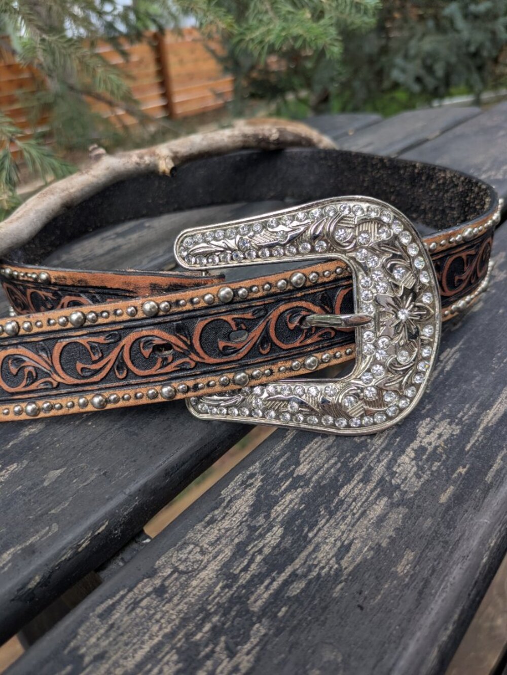 VTG Tony Lama Tooled Leather Western Belt Silver Rhinestone Buckle Size 32.